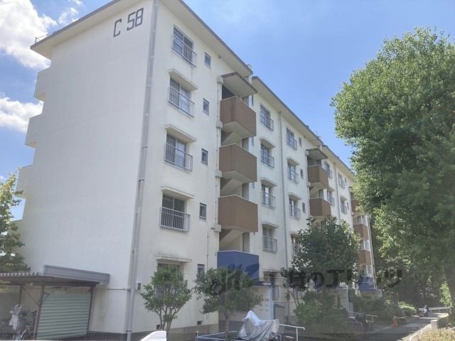 寝屋川団地C48号棟の外観画像
