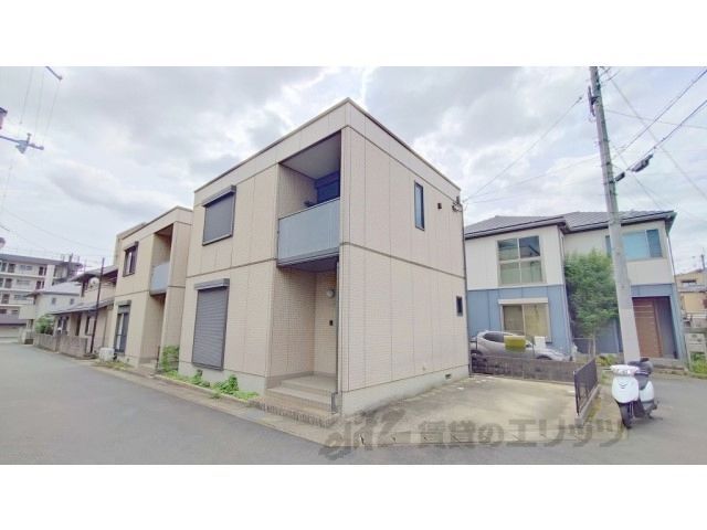 嵯峨中通町8-6貸家の外観画像