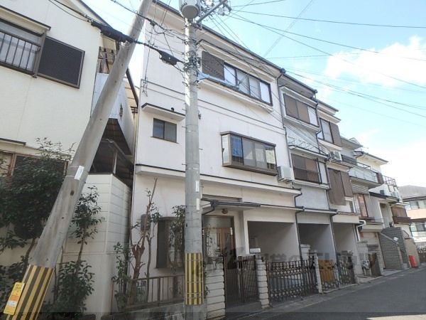 太秦皆正寺町1-17貸家の外観画像