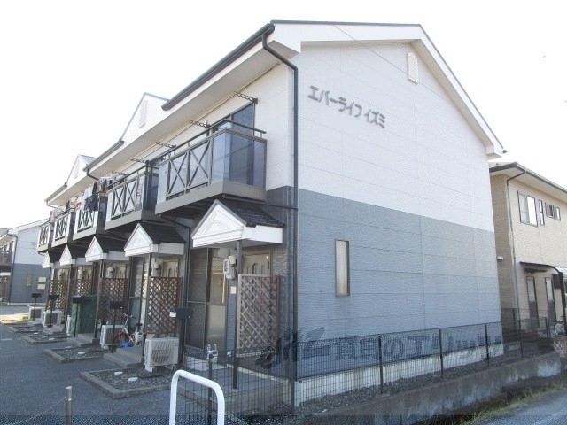 エバーライフイズミA棟の外観画像