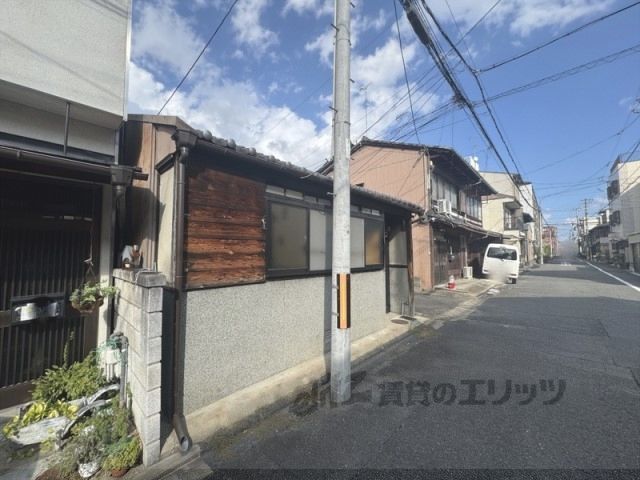 西七条北東野町64貸家の外観画像