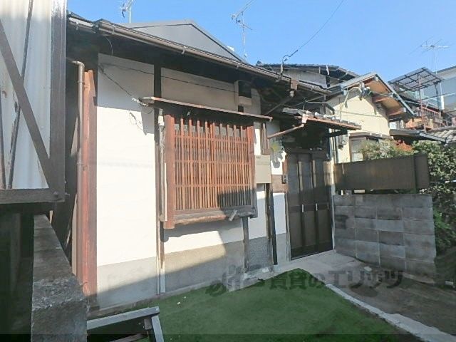太秦安井北御所町13-5貸家の外観画像