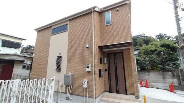 本牧満坂2-1 2階建て貸家の外観画像