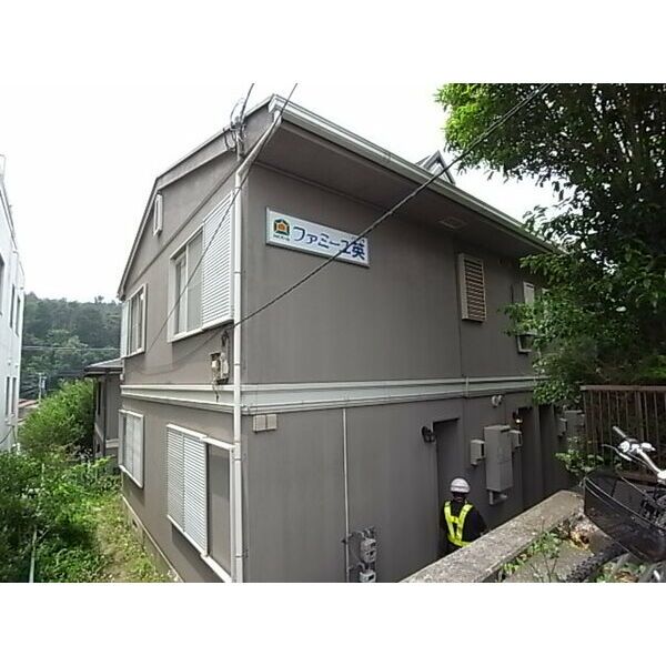ファミーユ英の外観画像