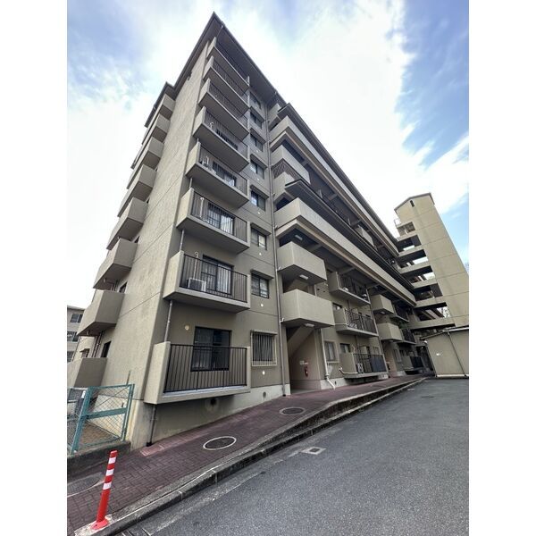 ユニハイム千里丘2号棟の外観画像