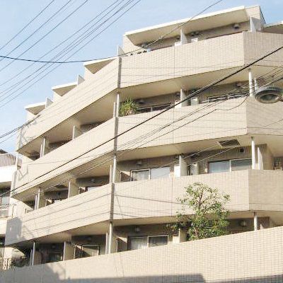 ルーブル都立大学の外観画像