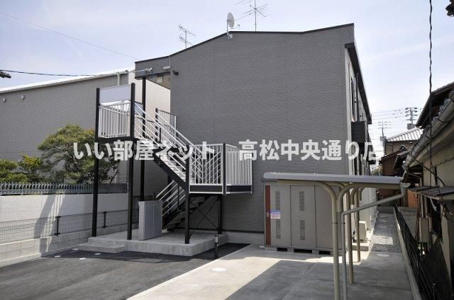 レオパレスパイナス松福の外観画像