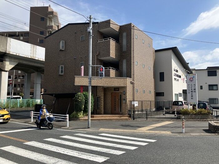 コル・レケンスの外観画像