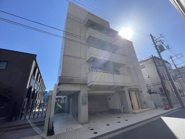 ウエストカミオの外観画像