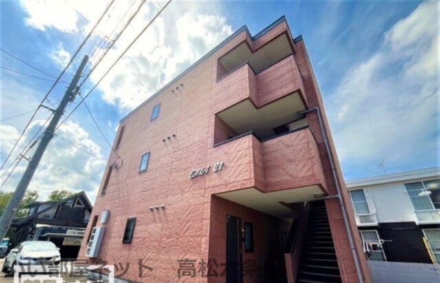 QUA21の外観画像