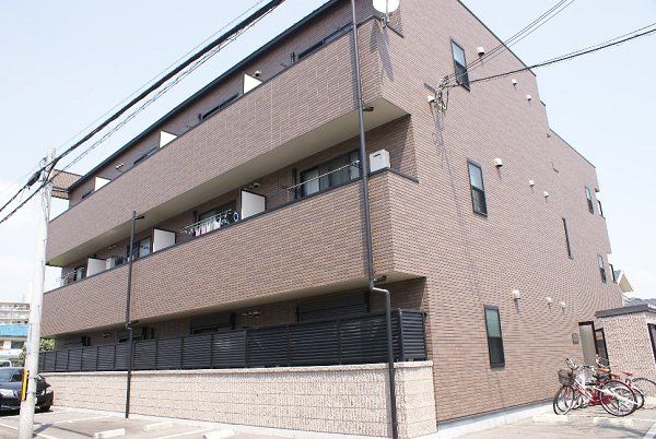 アンプルール フェール 江坂の外観画像
