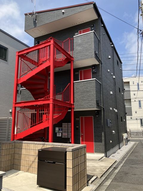 レヴ アワーズの外観画像