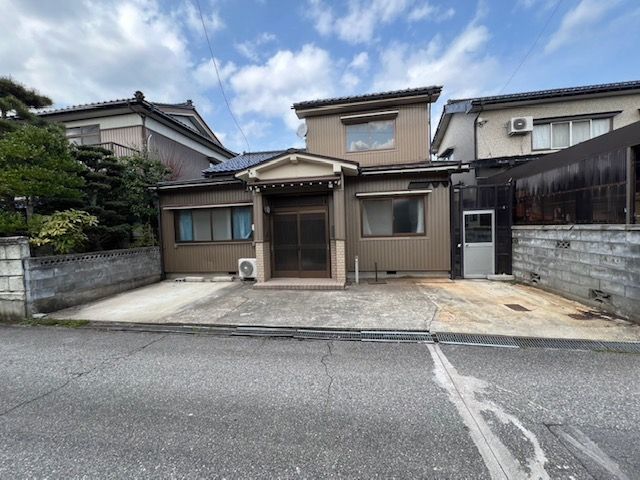 高岡三女子戸建の外観画像