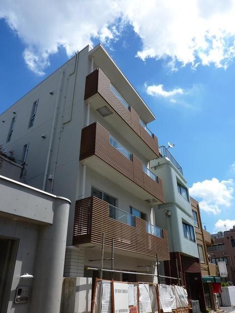 House虹色の外観画像