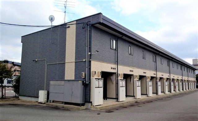 レオパレス新富山Bの外観画像