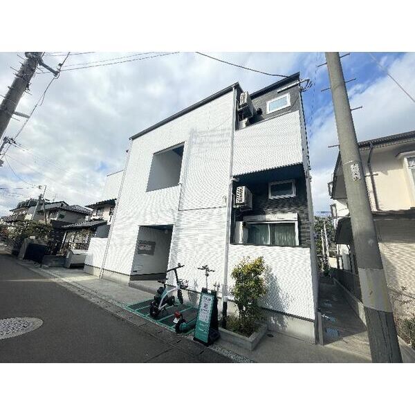 BEEHOUSEの外観画像