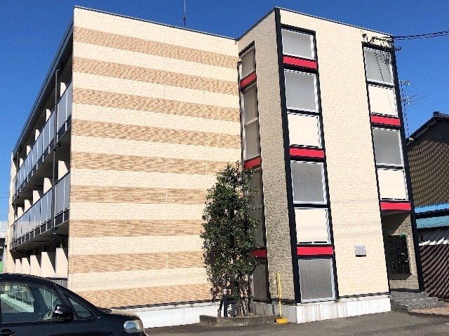 レオパレスブロン シャトレの外観画像