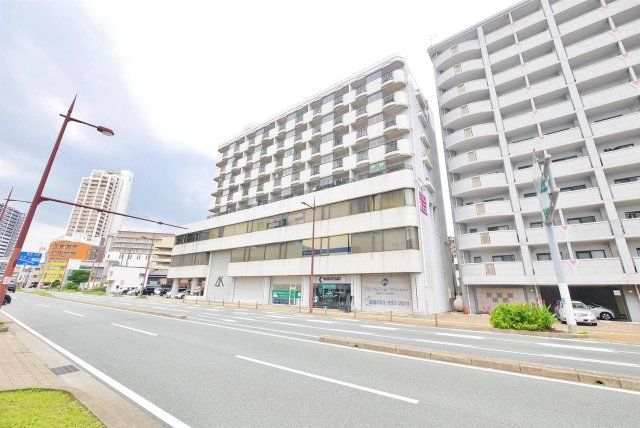 足立興産ビルの外観画像