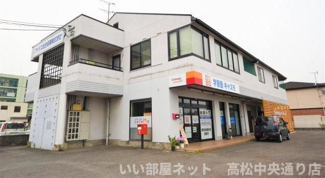 プレゾン郡家ビルの外観画像