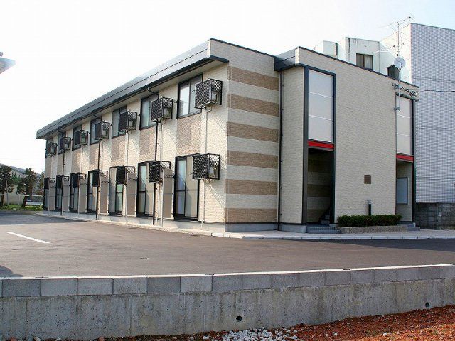 レオパレス新富山Aの外観画像