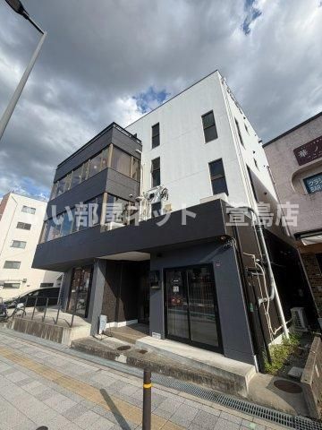 UIビルの外観画像