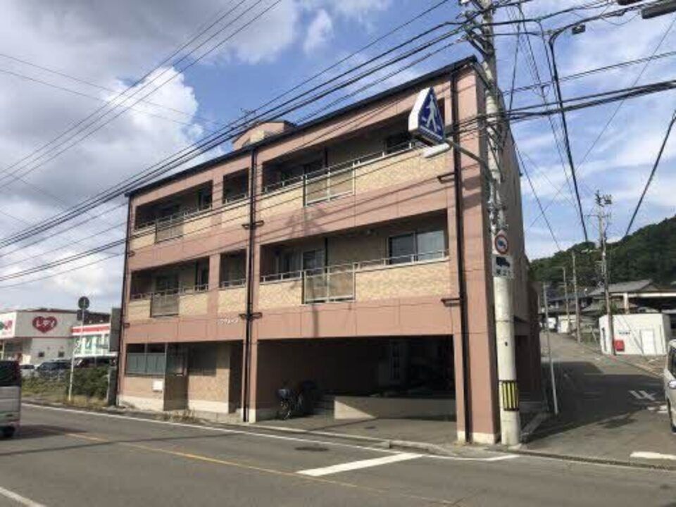 ファミーユ(南久米町)の外観画像