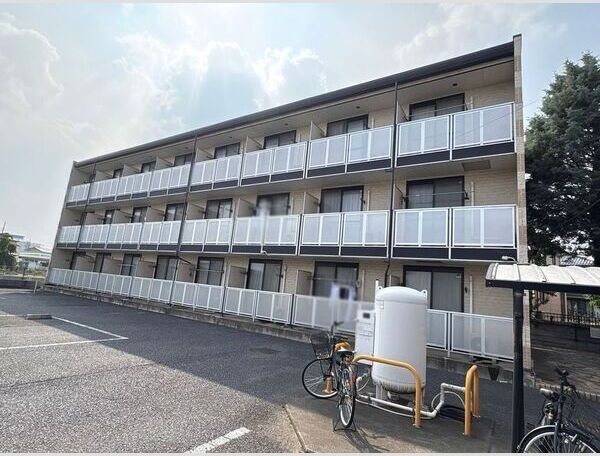 レオパレスHome100の外観画像