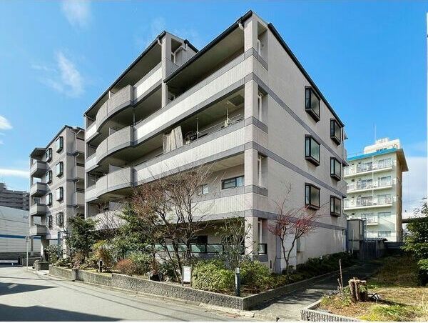 アスティオン江坂の外観画像