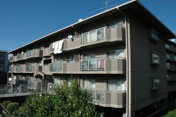 葛上マンションの外観画像