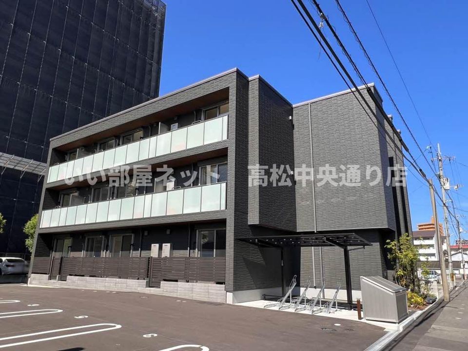 ロイヤルシャーメゾン栗林の外観画像