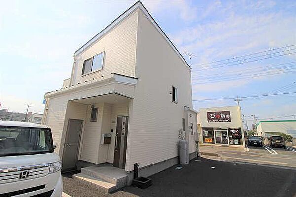 メゾンシブキ花の木の外観画像