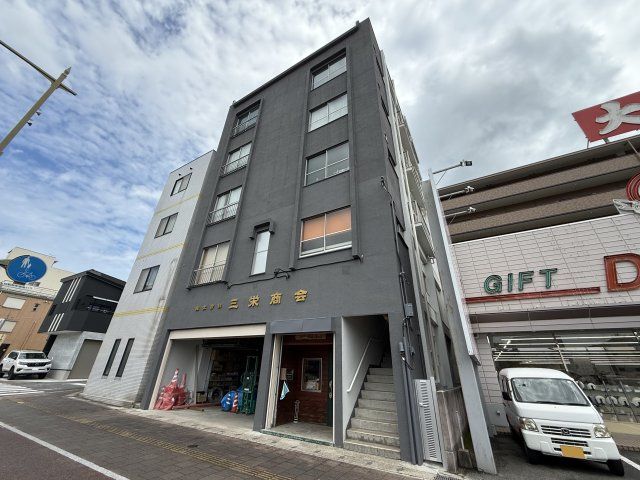 三栄ビルの外観画像