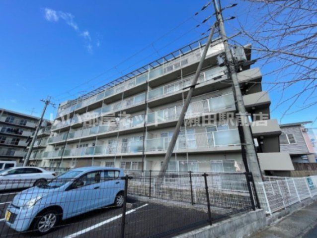 カルフールIIの外観画像