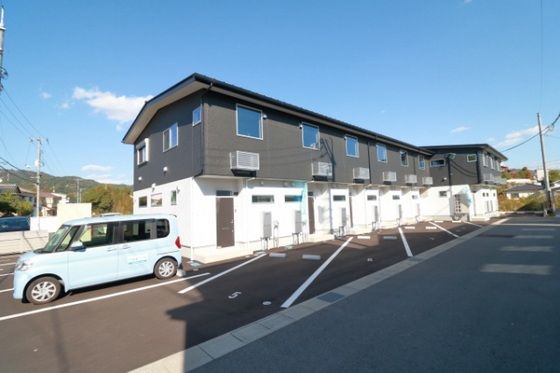サンメゾン西条東北町の外観画像