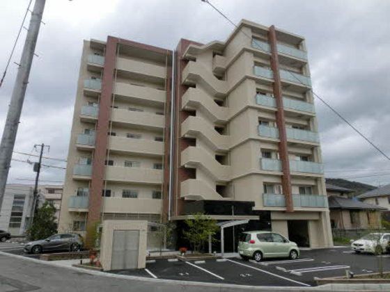 エスト クローネの外観画像