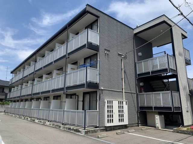 レオパレスWEST TOWNの外観画像