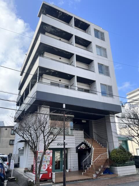 STビルの外観画像