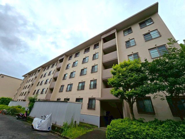 西部郊外マンション 湘南鷹取台P棟の外観画像