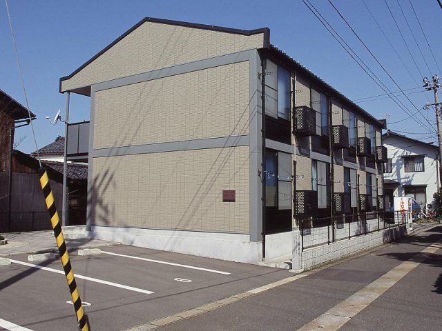 レオパレスジュネスの外観画像