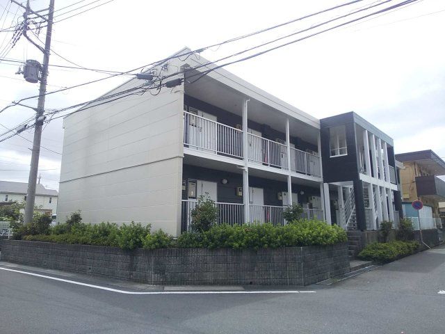 レオパレスカネエーズ春日の外観画像