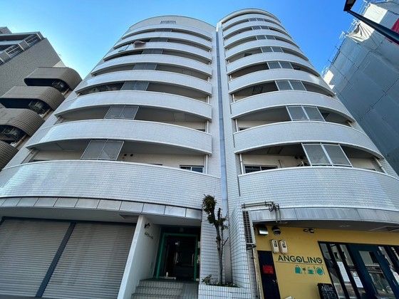 ホワイティナインの外観画像