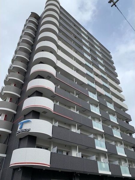 セレニテ新大阪プリエの外観画像
