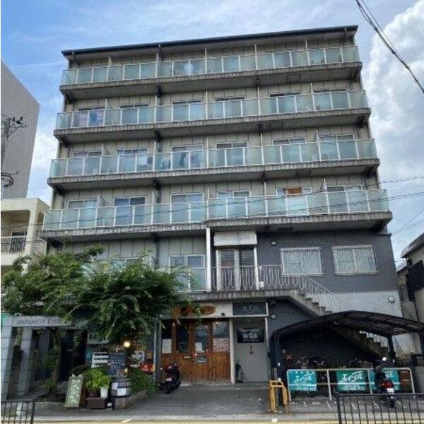 ドロメンス カセ 三番館の外観画像