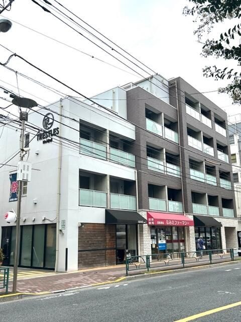 トラッセルズの外観画像