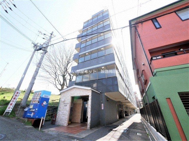 リアライズ服部の外観画像