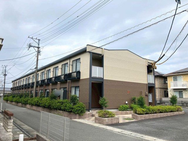 レオパレスレモングラス横手新町の外観画像
