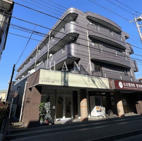 アルファークレストの外観画像