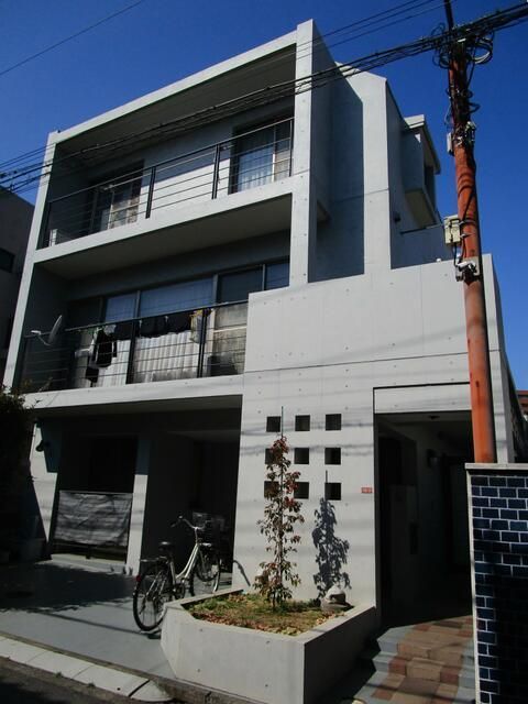THREE EIGHT 丸茂の外観画像