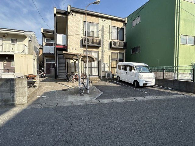 レオパレス三郷中央 吉の外観画像