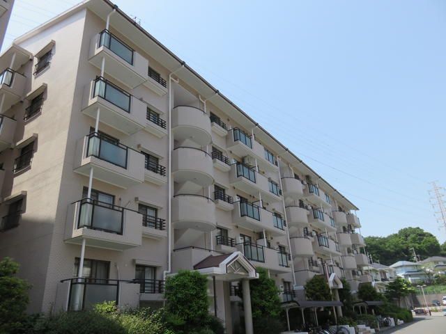 杉田坪呑団地4街区2号棟の外観画像